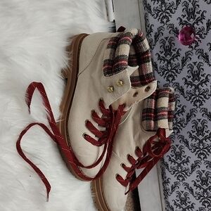 Stylish Boots with Red Accents